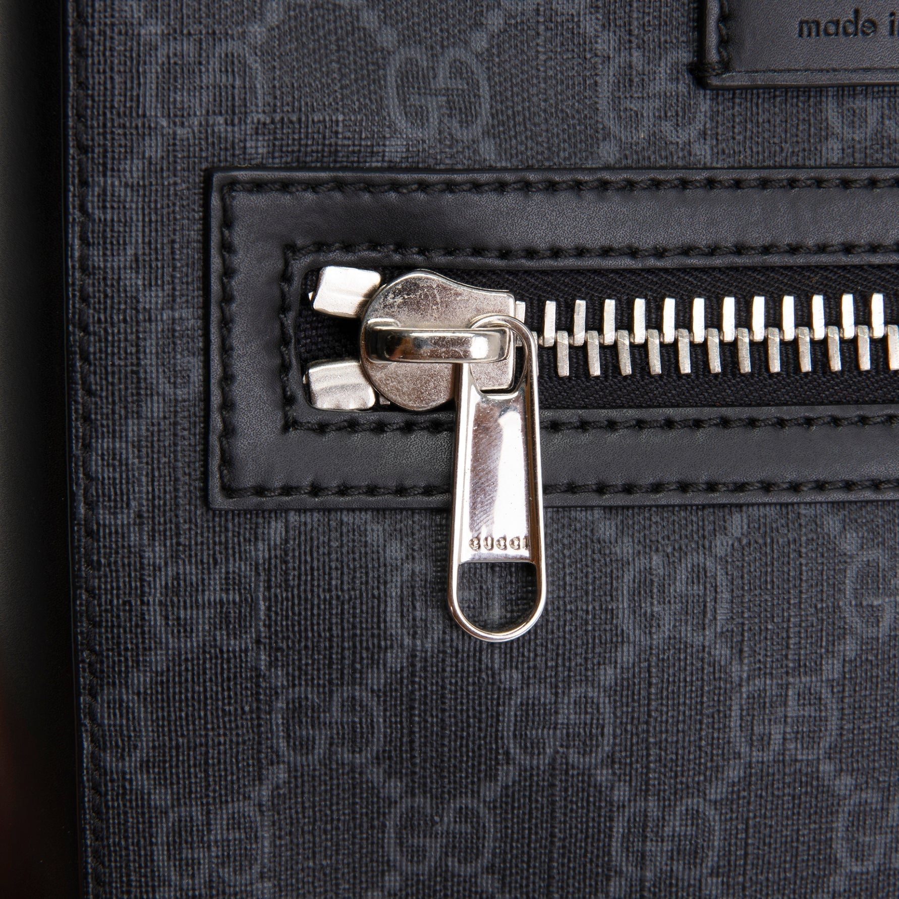GU GG Supreme Messenger - Black