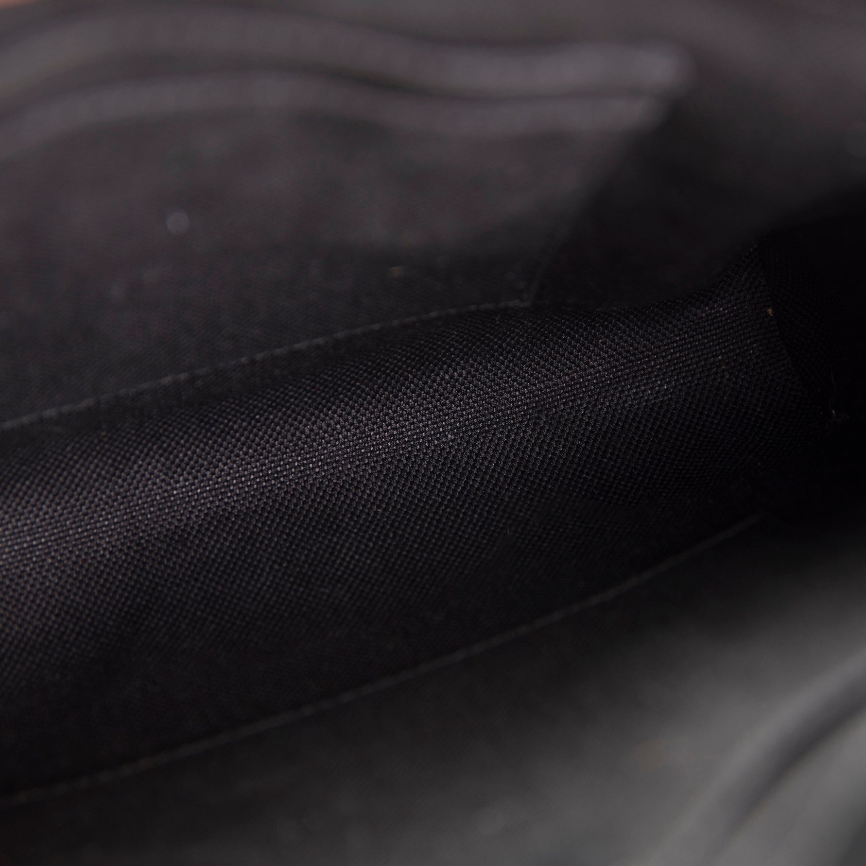 GU GG Supreme Messenger - Black